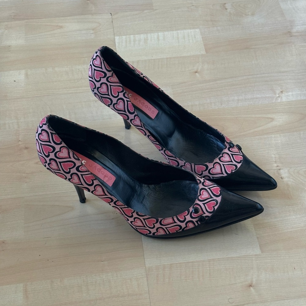 2000s Marc by Marc Jacobs Heart Pumps 💘